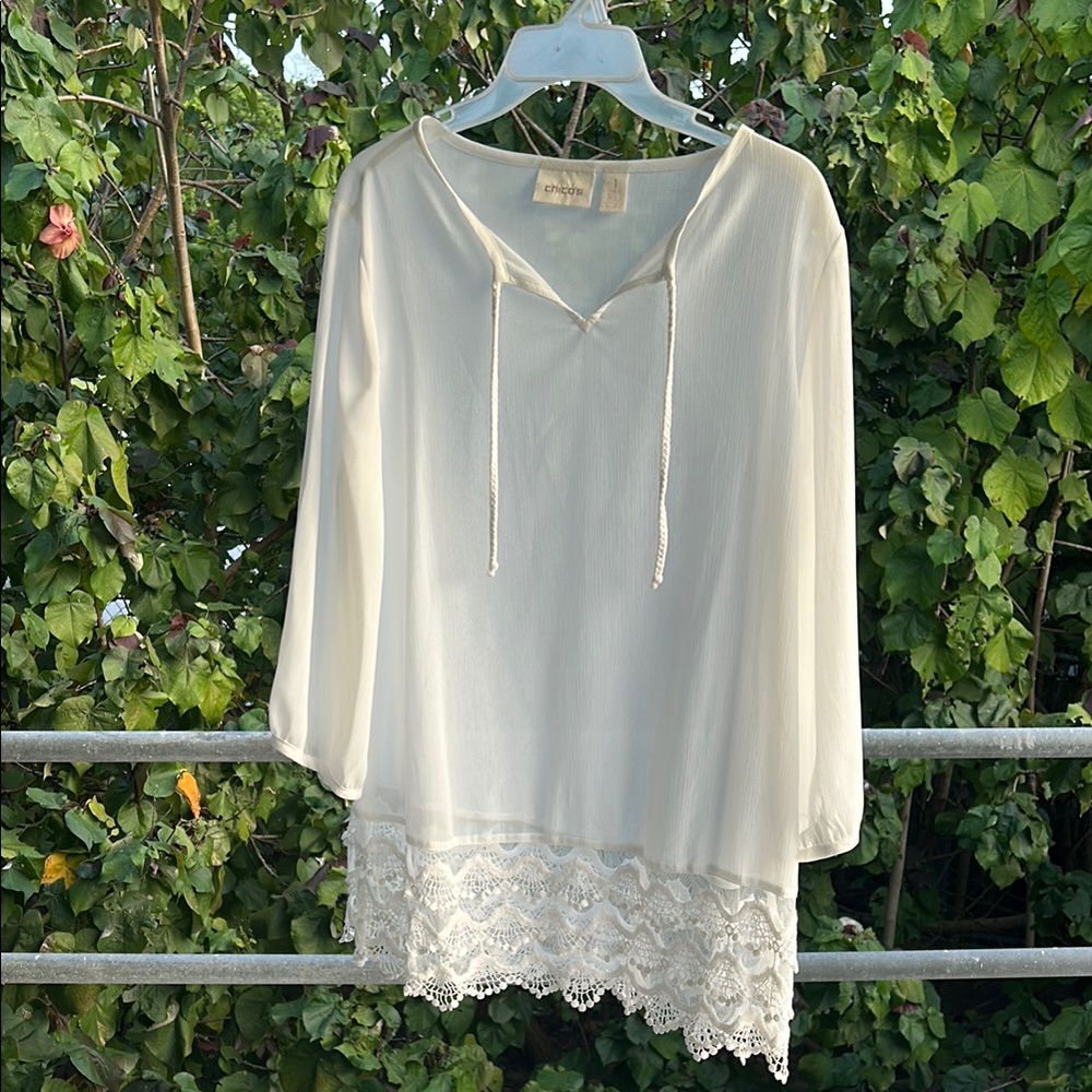 CHICOS Sheer V Neck Sheer Blouse /Coverup w Crocheted Scalloped Hemline Size 1